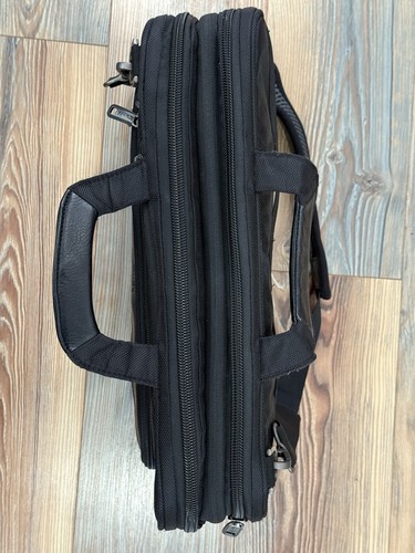 Authentic Kenneth Cole Reaction "No Easy Way Out" Laptop Shoulder Briefcase - Picture 4 of 9