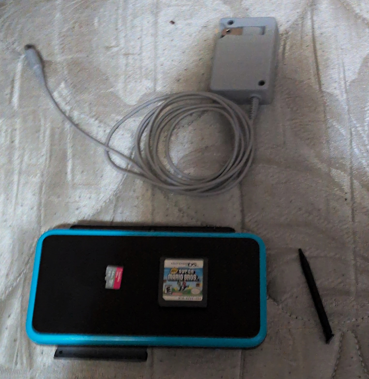 Nintendo New 2DS XL Bundle with Charger, Stylus, NSMBDS, 64GB SD CFW