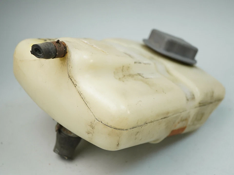 1993 Volvo 240 245 Series Radiator Engine Water Coolant Reservoir Antifeeze Foto 3 de 4