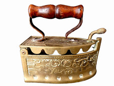ANCIEN FER A REPASSER  A BRAISES EN LAITON OBJET COLLECTION DECORATIF