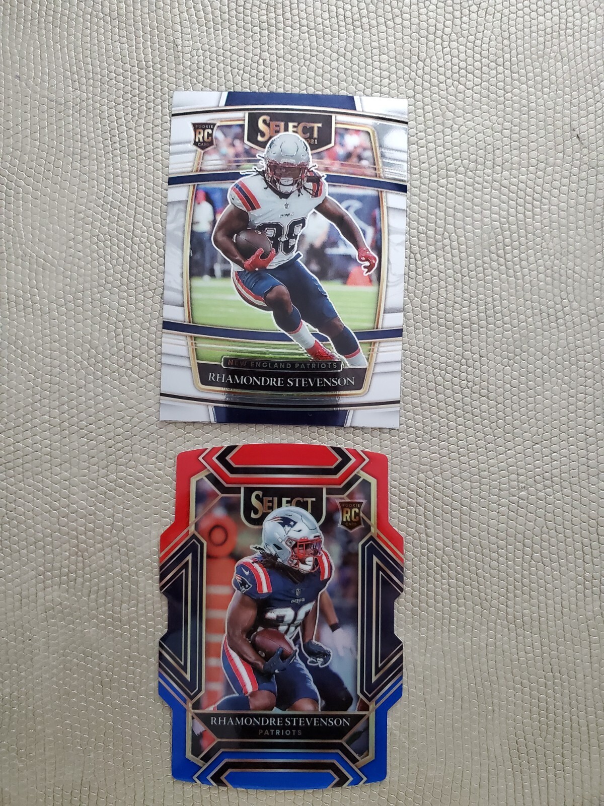 2021 Panini Select Rhamondre Stevenson #275 RC Club Red Blue Die Cut + Base #75