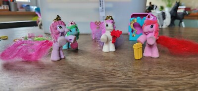 4 niedliche Filly-Pferdchen mit Zubehör