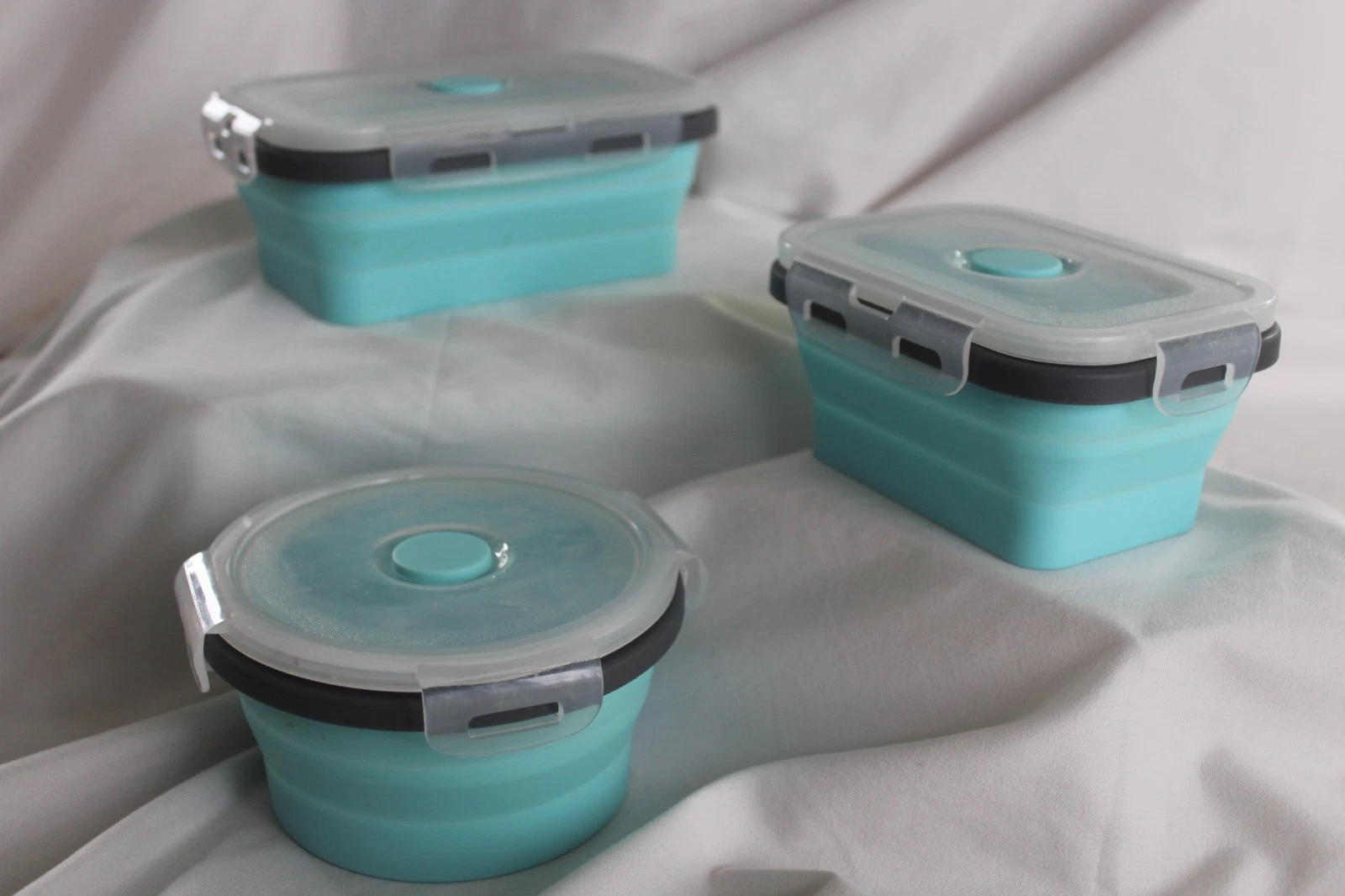 Collapsible Silicone Food Storage Containers with Lids Set of 3 Blue EUC