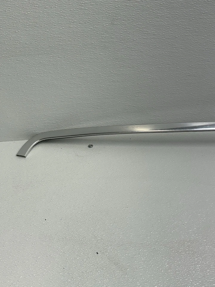 Juego de molduras de parabrisas cromado Ford F150 F250 F350 Bronco 1980-1996 OEM Foto 3 de 4