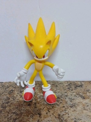 SEGA Jakks Sonic the Hedgehog SUPER SONIC Yellow 4.5 Inch Action Figure