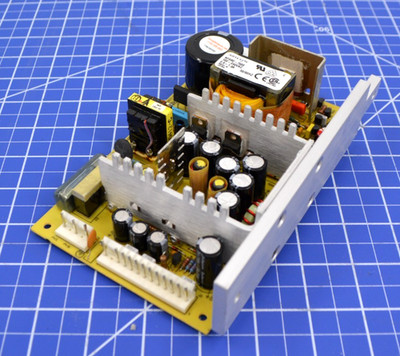 NFS80-7606 / POWER SUPPLY 100-240 VAAC 2.6-1.3 A / ARTESYN TECHNOLOGIES