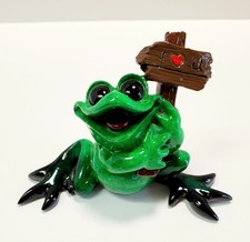 Kitty's Critters Dark Big-Eye Frog Figure Hiii!!! with I Love (Heart) U Sign