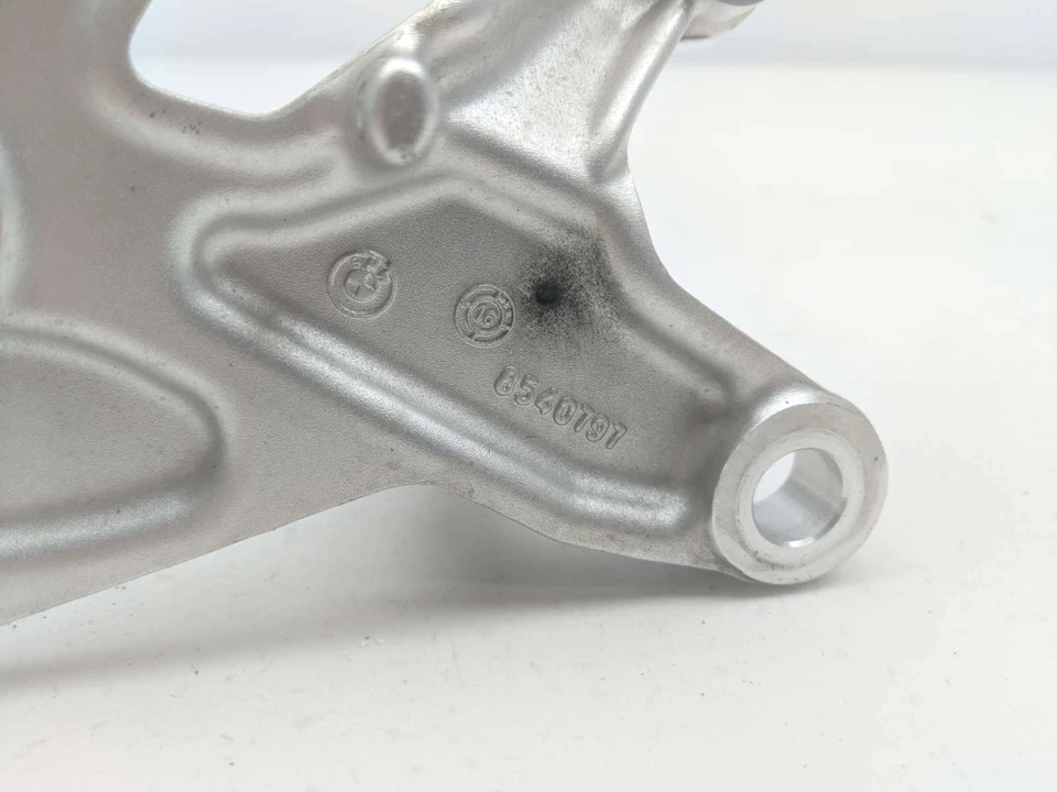 17 BMW R1200RS 17 reposapiés plataforma clavija conductor delantero derecho 8540797 Foto 3 de 4