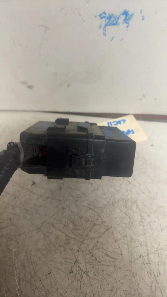 Caja de fusibles motor Mitsubishi Outlander 2007-2009 Foto 3 de 4