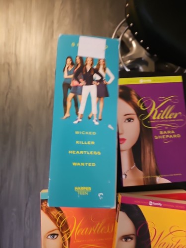 Pretty Little Liars Ser.: A Pretty Little Liars 4-Book Box Set: Wicked: the... - Picture 3 of 4