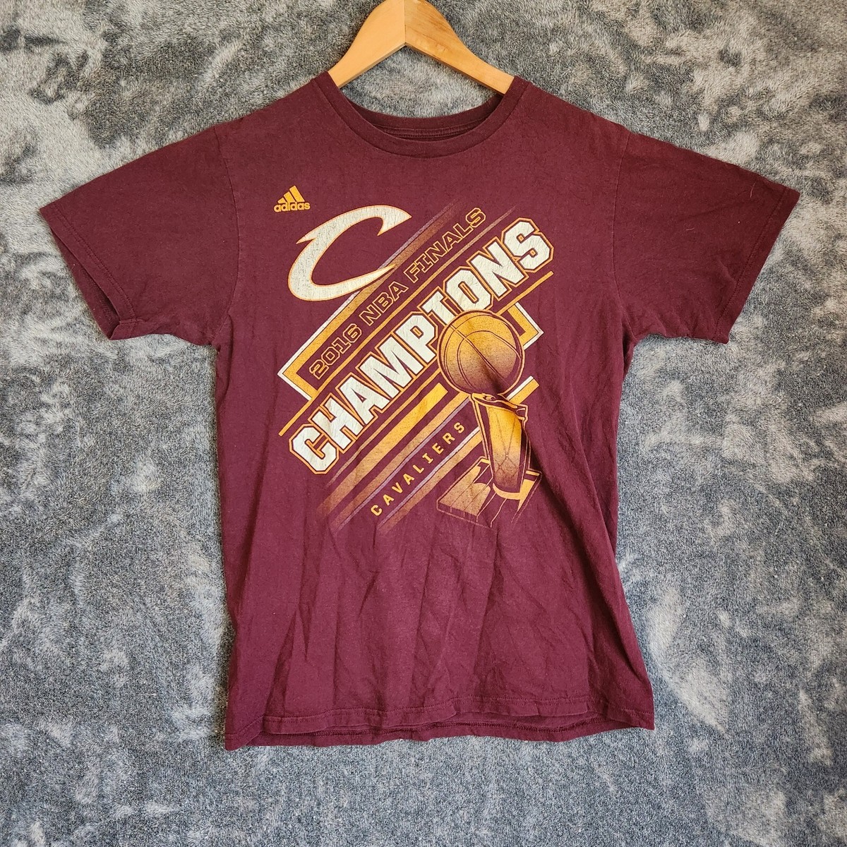 Adidas T Shirt Mens Medium Red Cleveland Cavaliers 2016 NBA