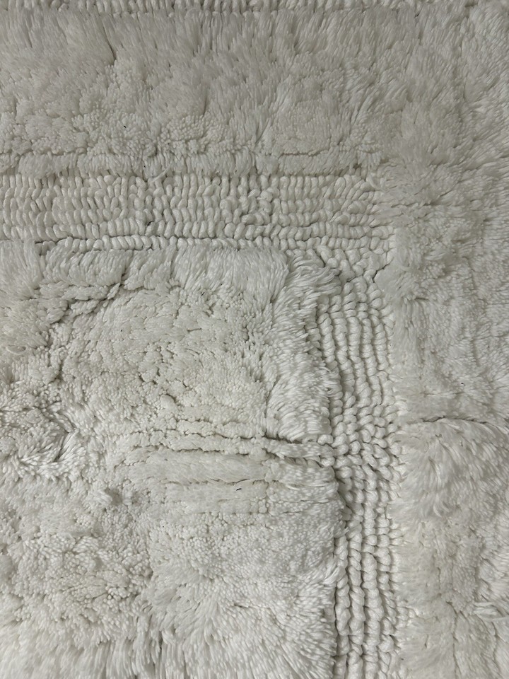 UGG EMMA Bath Rug Mat (20inx32in) 100 COTTON White REVERSIBLE EUC eBay