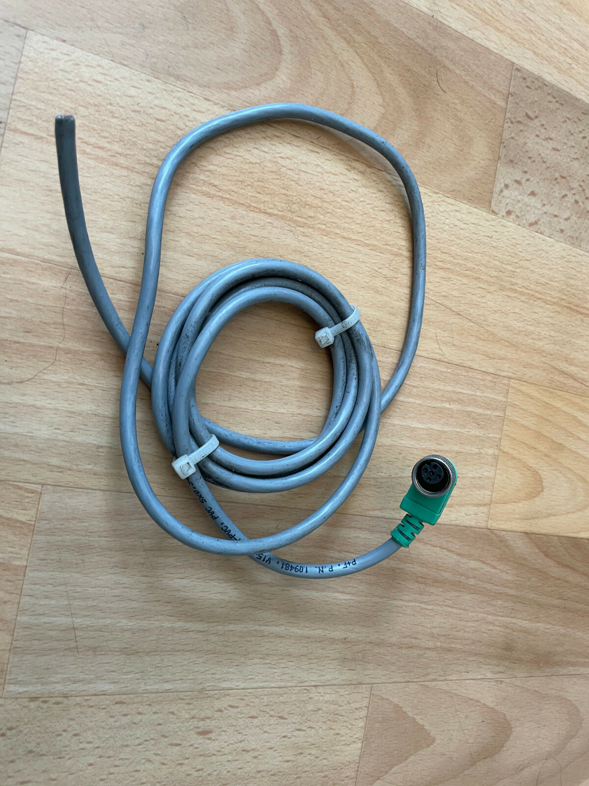 Pepperl + Fuchs V15-W-2M-PVC / No: 109 481 / Good Condition