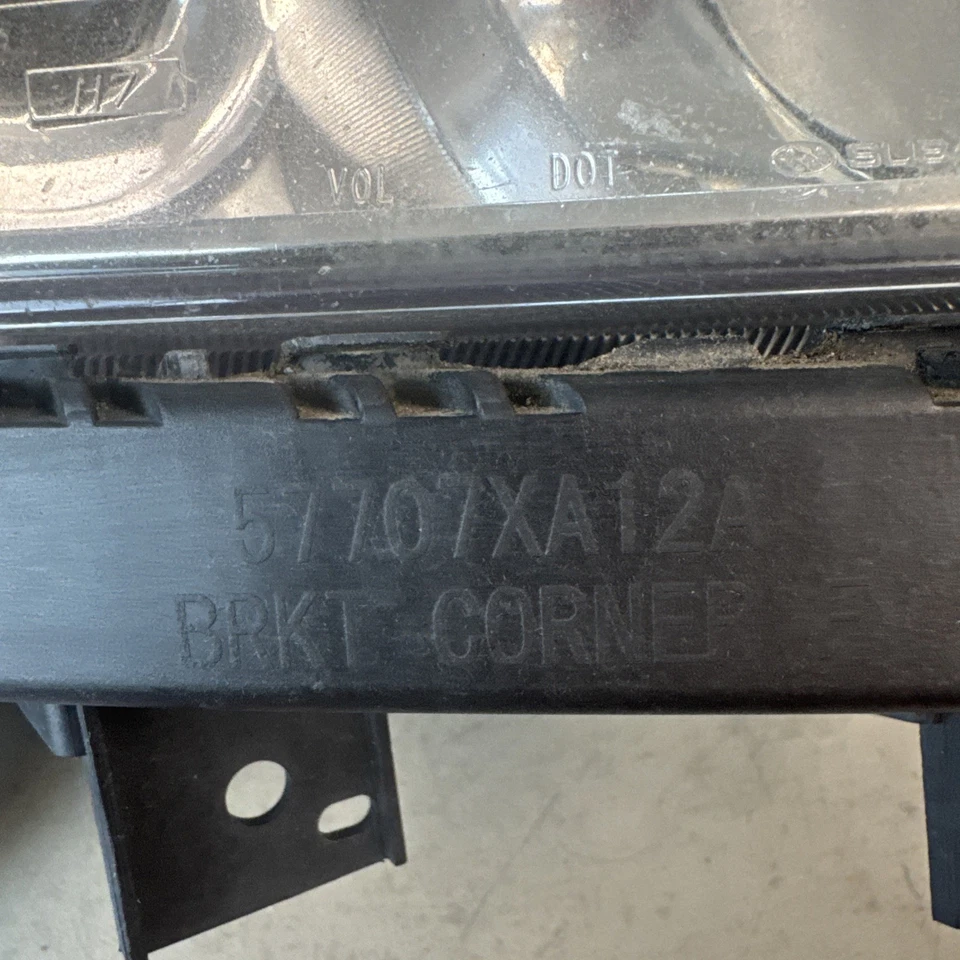 Faro lateral derecho pasajero Subaru Tribeca 2014 57707XA12A Foto 2 de 4