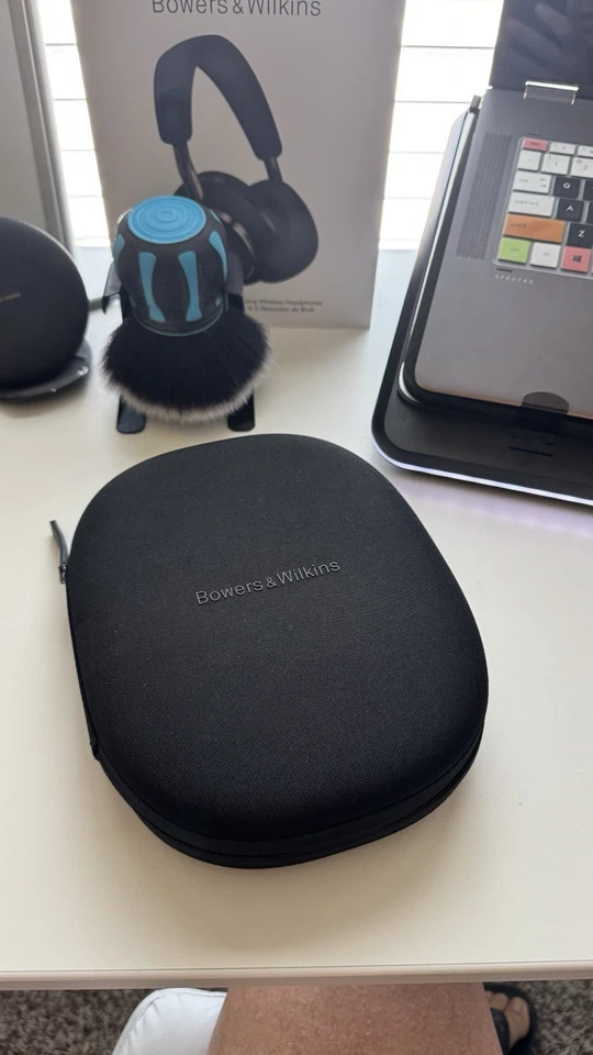 Bowers & Wilkins Px 8 headphones  - Image 2 of 4