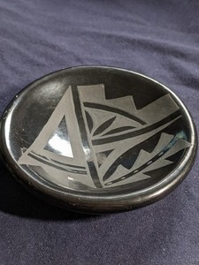 SANTA CLARA PUEBLO POTTERY-BLACK PLATE BY "FLORA NARANJO" 4 1 8" ACROSS