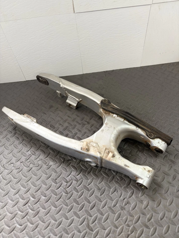 Yamaha WR426F 2001 YZ426F YZ250 YZ125 OEM basculante 5MV-22110-00-00 Foto 2 de 4