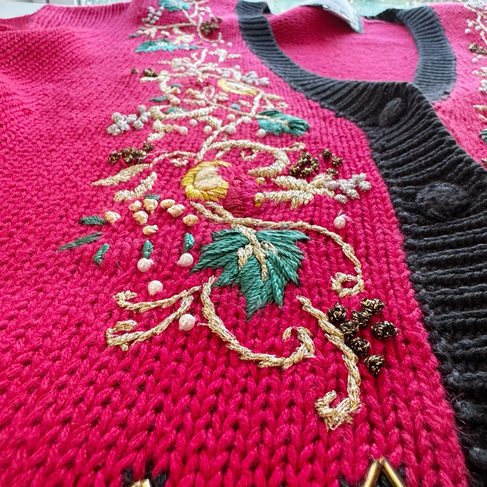 Carolina Colours Private Collection Women's Christmas Sweater Size L Red/Black