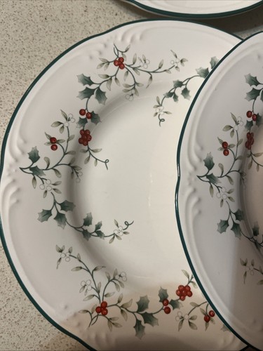 Pfaltzgraff Winterberry Salad Plates 8” Christmas Set Of 6 - Picture 7 of 8