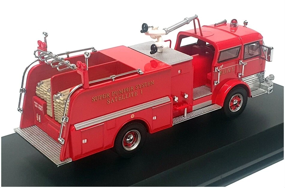 Code 3 Collectibles 1/64 Scale 12542 - Mack C Satellite 1 Fire Engine - FDNY - Bild 2 von 4