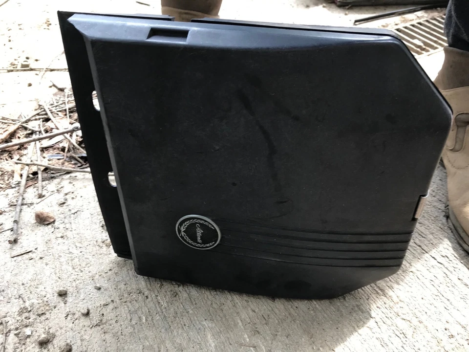 87 88 Cadillac Allante Air Intake Filter Cleaner Box Assembly   - Изображение 2 из 3