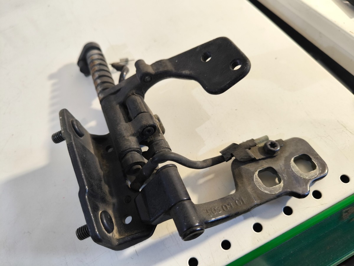 BMW E46 (Touring) Hinge, Rear Window Left + Trunk Lid Hinge