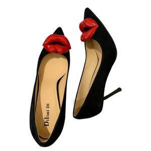 red lips high heels