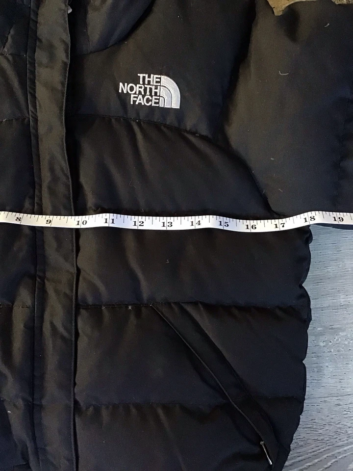 Abrigo negro acolchado de plumón de ganso negro The North Face para niñas talla S 550 Fill Power Foto 4 de 4