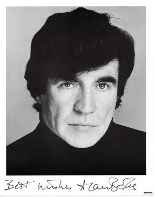 Alan Bates Schauspieler Whistle Down the Wind signed 10x8 s/w Foto handsigniert