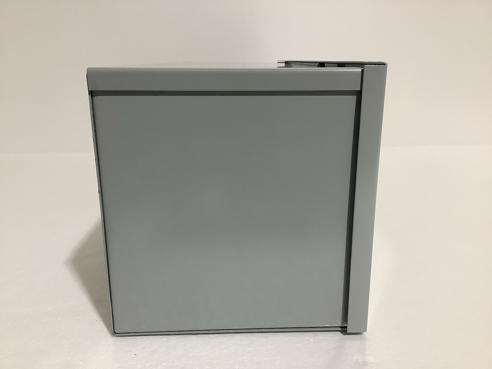 8824 GRT NK | Eaton B-Line Series Wiring Trough 8" height, 24" length, 8" width