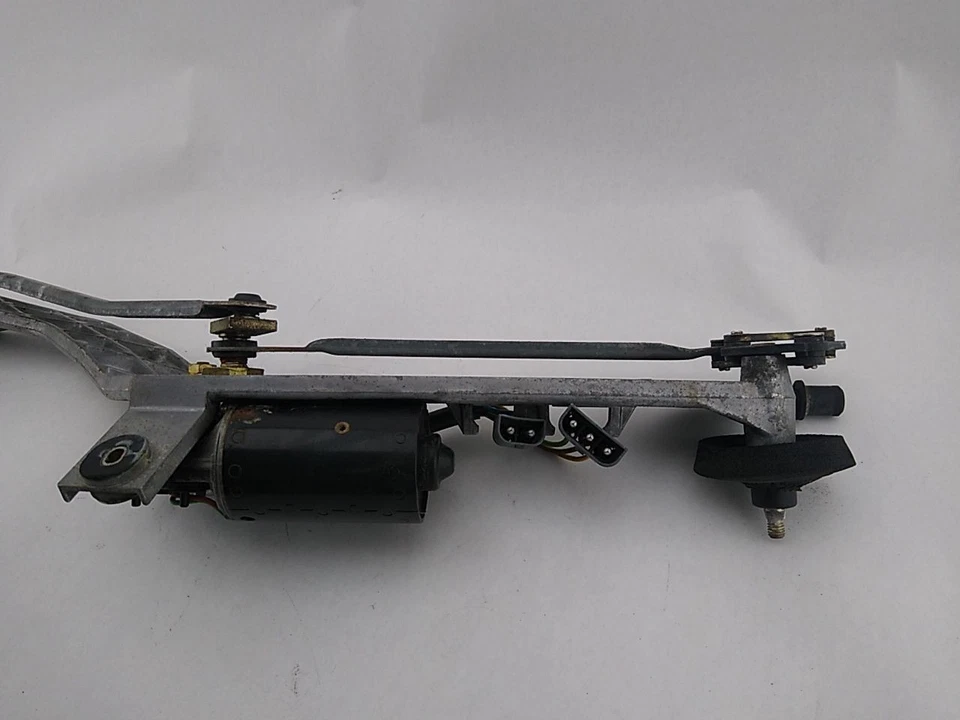 Volvo 850 Windshield Wiper Transmission With Motor Fits 1993 1994 1995 1996 1997 - Image 3 of 4