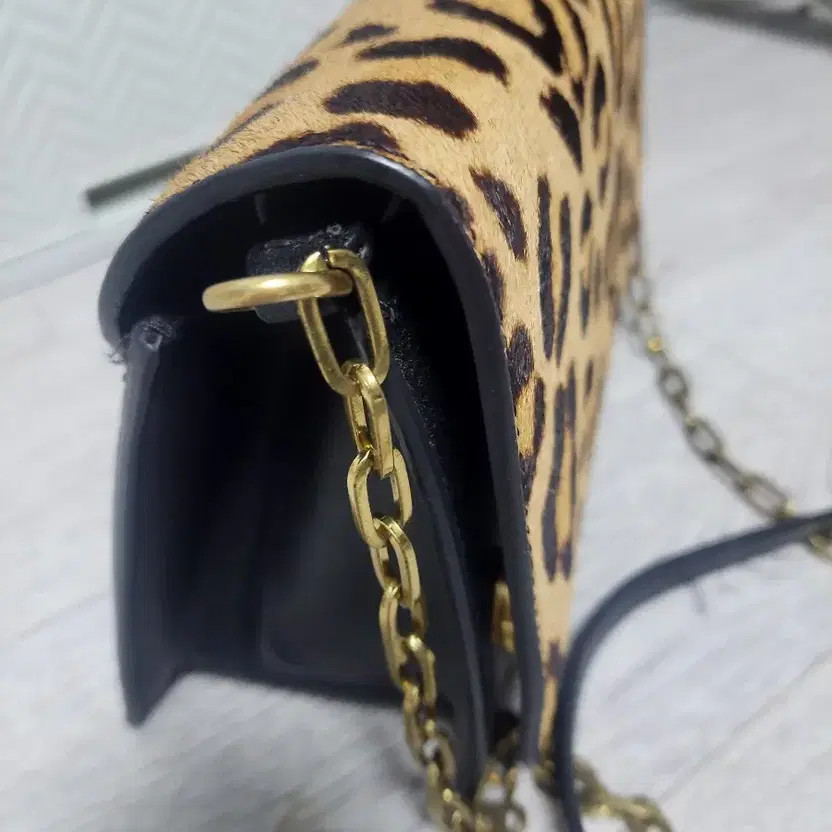 Leopard Pattern Chain Shoulder Bag with Cowhide L… - image 2