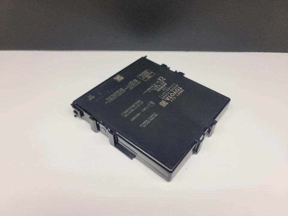 2018-2019 Toyota Camry Computer Assembly Smart 89990-33400 - Image 3 of 4