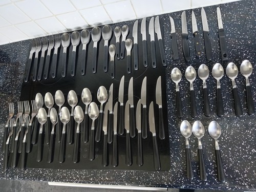 1,82 kg - 60 Teile Retro (u.a. Viners) Konvolut schwarzes Henkelbesteck.