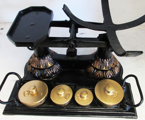 Cast Iron Balance Scale with Weights circa 1900 - Picture 3 of 6