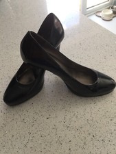 z PHASE EIGHT BLACK PATENT ALMOND TOED SMALL PLATFORMED SHOES -SIZE 5 (38)