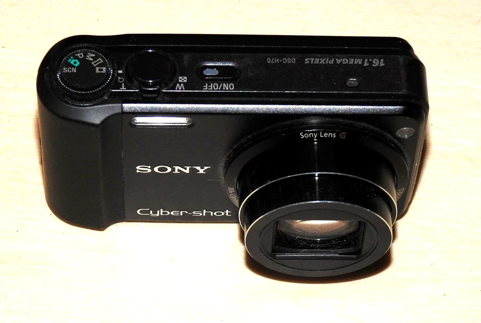 Sony Cyber-shot DSC-H70 16.1MP 10x Zoom Digital Camera Bundle Battery &  Charger - Image 3 of 3