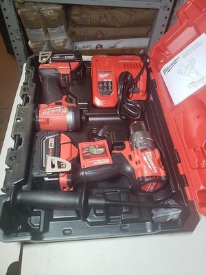 Milwaukee 3697-22 M18 FUEL 18V 2-Tool Combo Kit (Hammer Drill & Impact Driver)