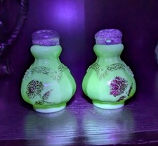 Uranium Custard Glass, Powder shaker, Northwo...