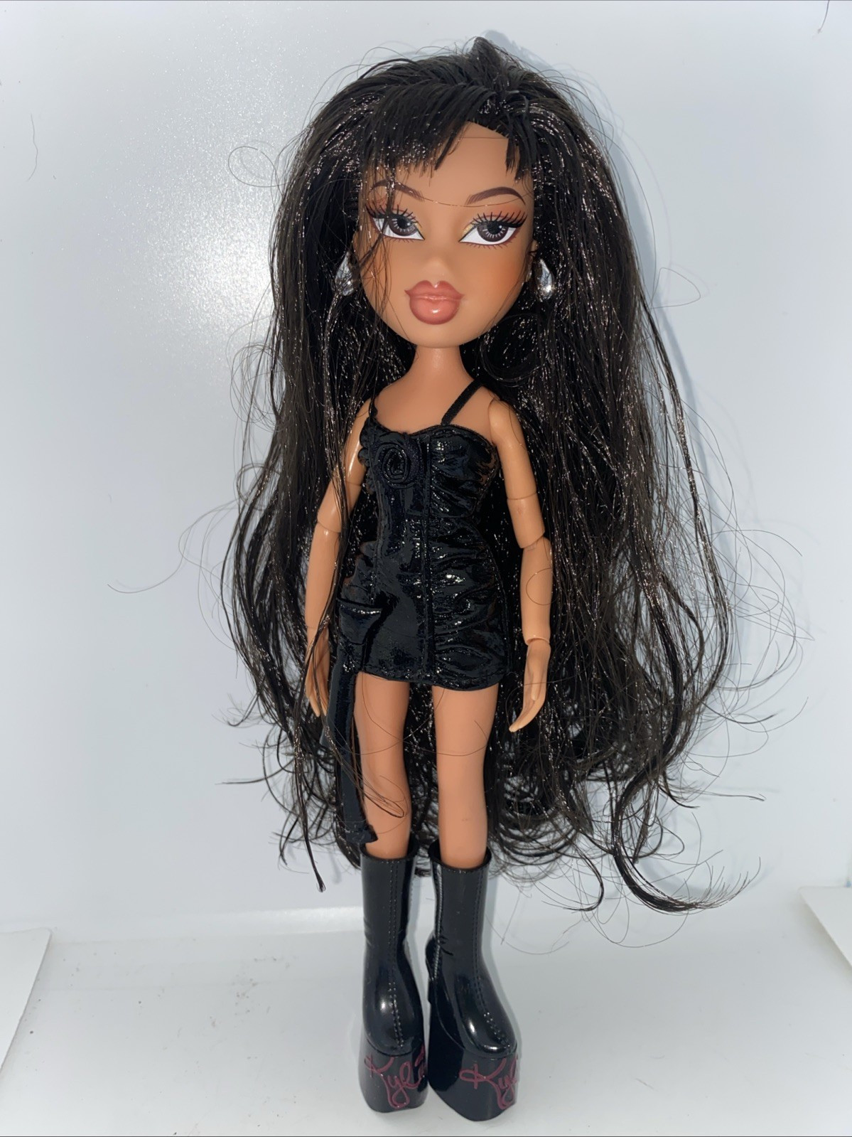 Bratz Kylie Jenner Day Fashion Doll Y2K Shoes Dress Earrings