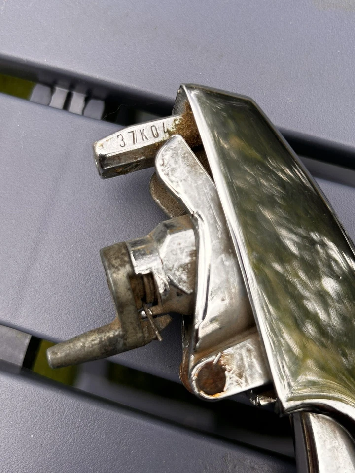 2 Vintage Original 1968-1972 VW Beetle Volkswagen Outside Door Handles - Изображение 3 из 4