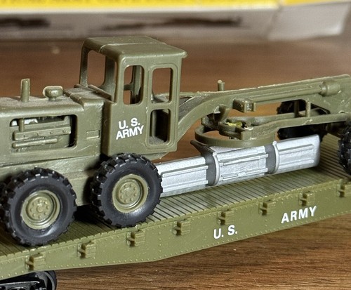 MILITARY ACTION SERIES ~ MODEL POWER ~ #9159 50’ FLATCAR W/ ROAD GRADER - Picture 3 of 7