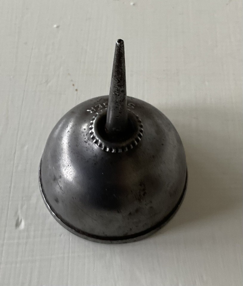 VINTAGE SINGER SEWING MACHINE THUMB OIL CAN IN VERY GOOD CONDITION. eBay