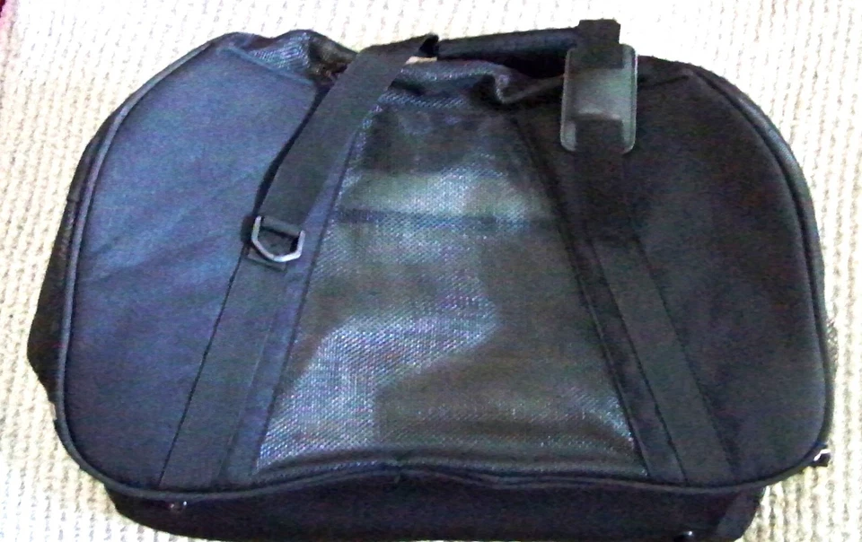 Porta mascotas Bergan de lados suaves para mascotas de hasta 25 libras Foto 2 de 3