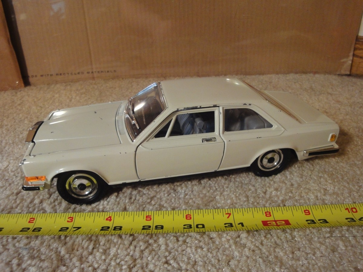 Vintage Burago 1/22 scale diecast Rolls Royce Camargue model