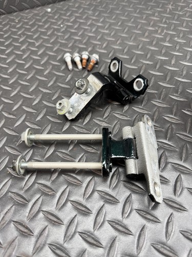 2001-2006 LEXUS LS430 REAR LEFT DOOR HINGES GREEN OEM - Picture 5 of 5