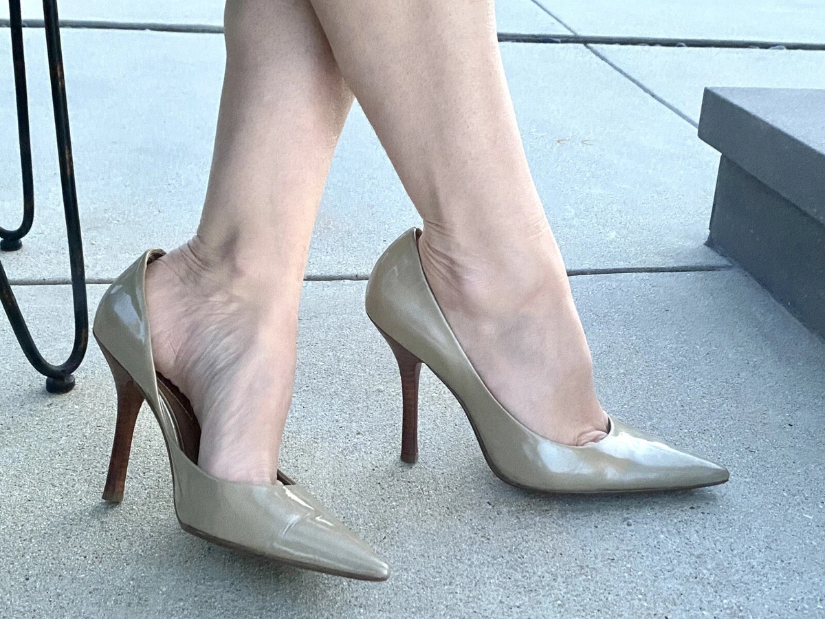 Pointed beige shop heels
