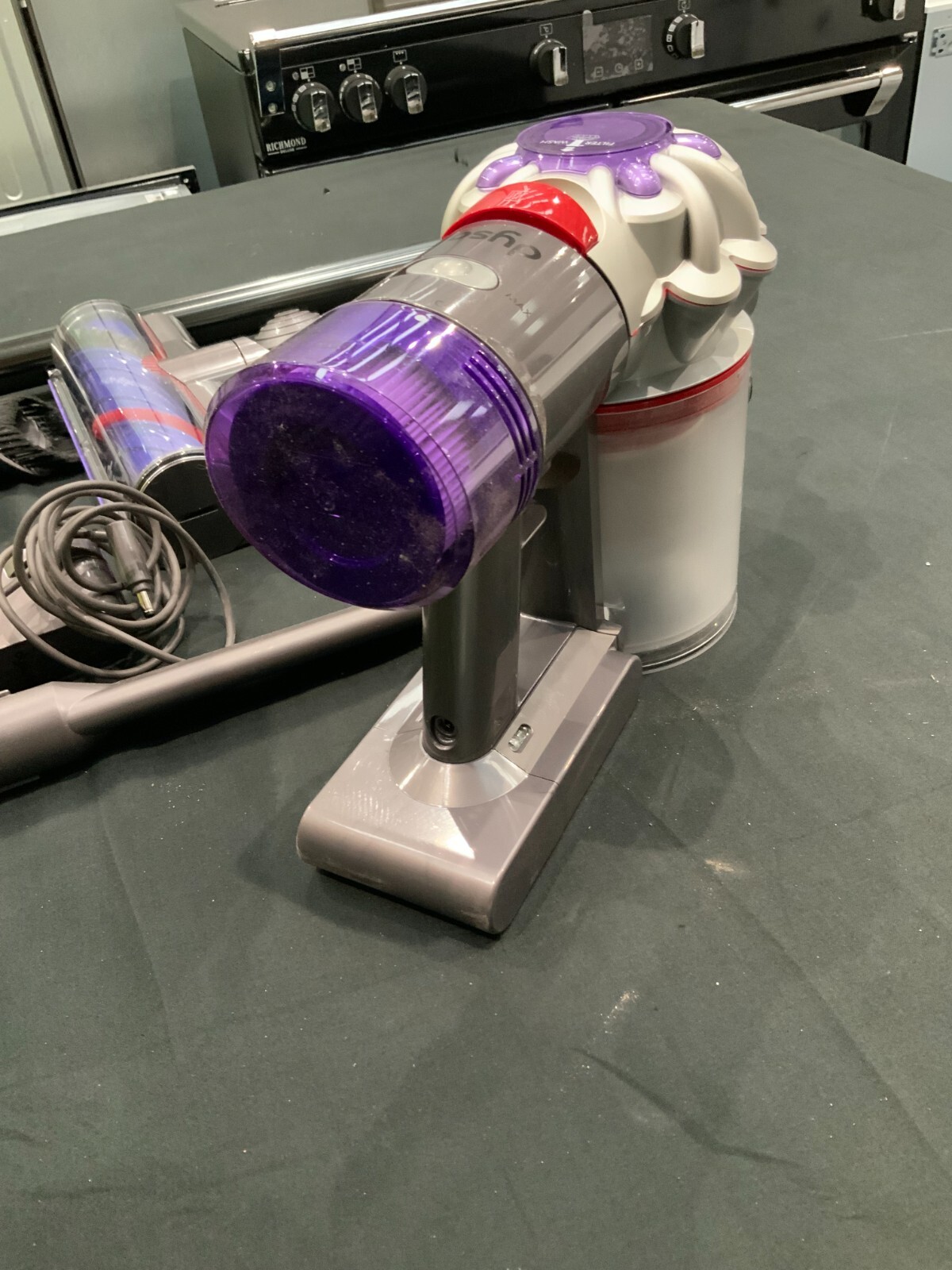 Dyson Cordless Vacuum Cleaner up to 40 Minutes Run Time Silver V8 