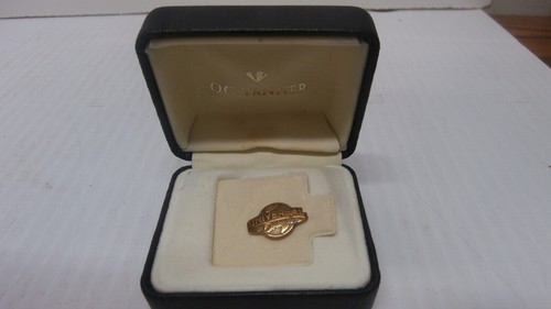 Vintage Universal Studios Orlando 1/10 10K Gold Employee Lapel Pin Theme Parks - Picture 2 of 3