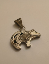 NATIVE AMERICAN NAVAJO FETISH BEAR STERLING SILVER PENDANT.